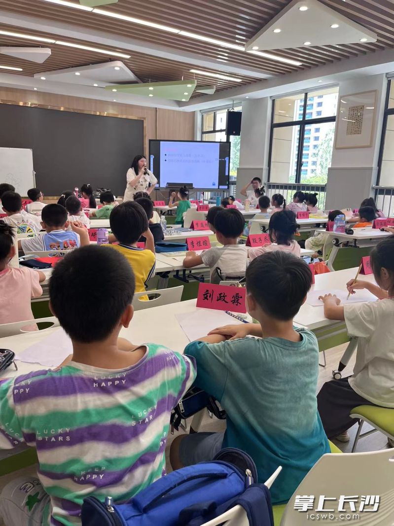 “溢课堂”暑期公益课走进益清小学。 均为学校供图