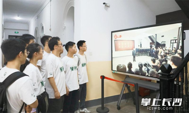 实践队员参观湖南第一师范学院（城南书院校区）。长沙晚报通讯员 刘仕芸 姚琼 摄影报道