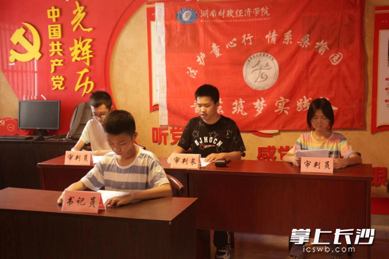 模拟法庭活动现场 禹莹 摄 模拟法庭活动现场 禹莹 摄