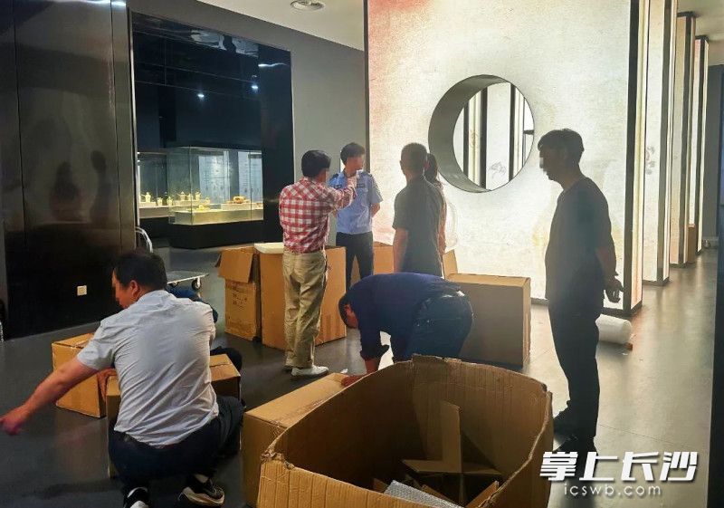 瓷器搬迁现场。 均为望城区法院供图