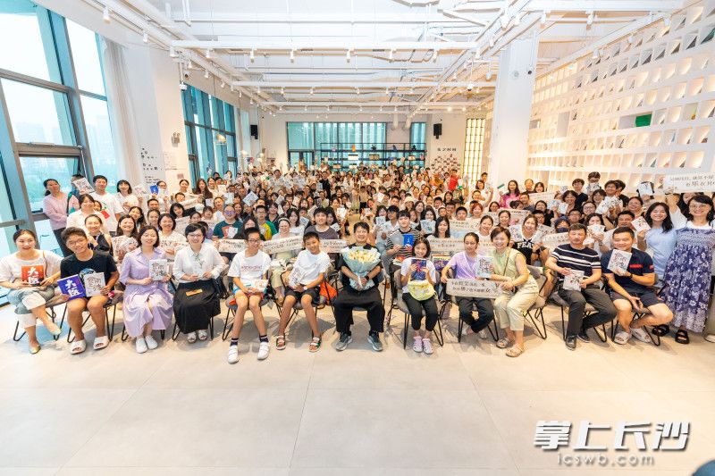 马伯庸“见微”系列作品分享会在长沙乐之书店雨花店举行。  均为长沙晚报全媒体记者董阳摄