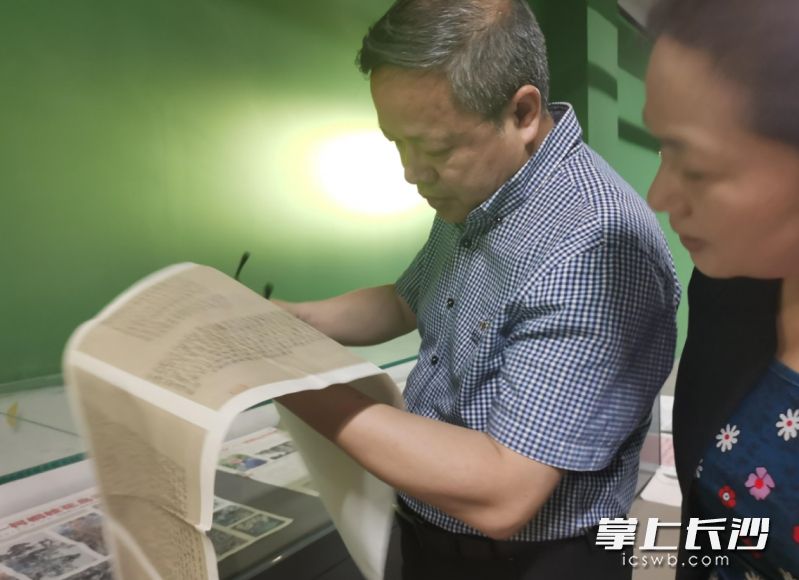 大赛目前已收到各类作品2000多件，专家学者专注鉴赏书法作品。