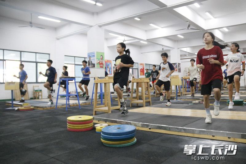每天坚持训练，就是拿到金牌的基石。