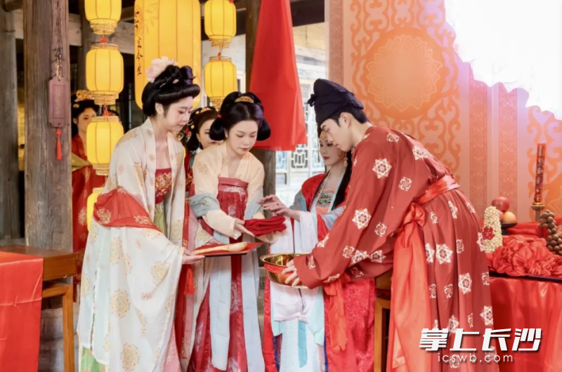 浪漫七夕，铜官窑国风乐园国潮婚礼等你浪漫围观。均为长沙晚报通讯员 张纯 供图