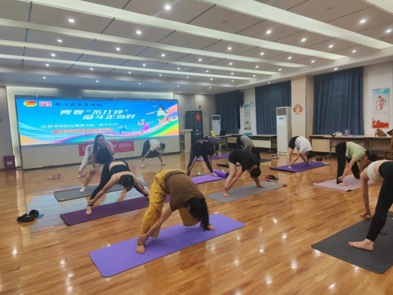 夜校已开设瑜伽、书法、舞蹈、中国传统文化等课程。