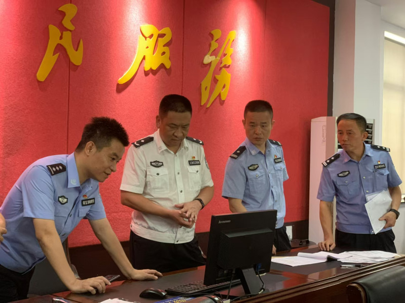 梁晓国在部署工作。