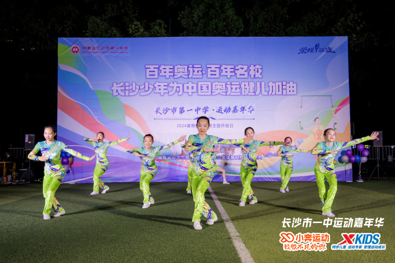 一中学子表演。
