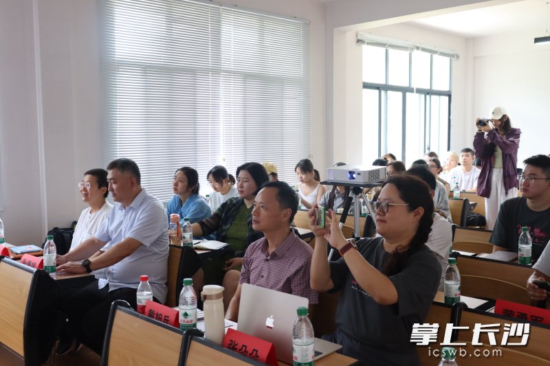 论坛现场。  均为长沙晚报通讯员谭湘汝摄