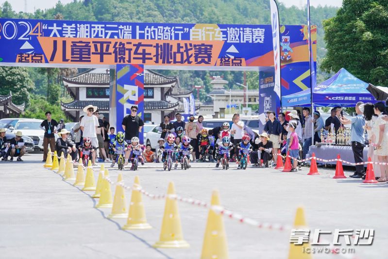 儿童平衡车挑战赛。 儿童平衡车挑战赛。