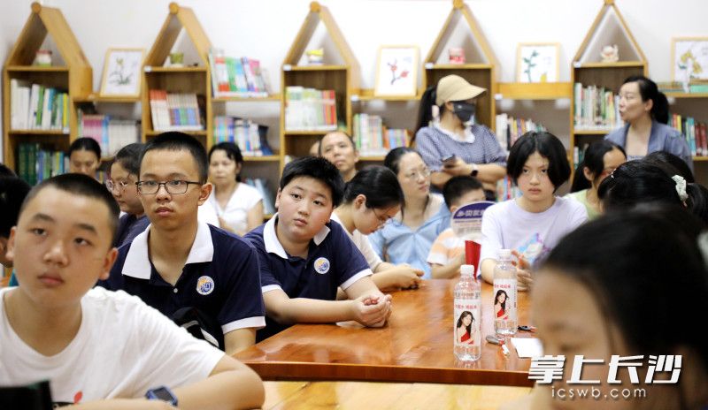 今日下午，“水稻的遗传与杂交”科学体验活动在省植物园举行。  均为长沙晚报通讯员彭炜摄