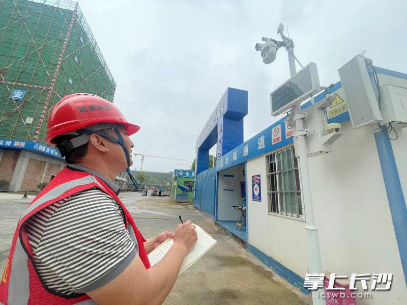 雨花区在全市率先创新实施工地大气污染防治ABC分级管控，构建“空天地一体”的污染溯源体系。