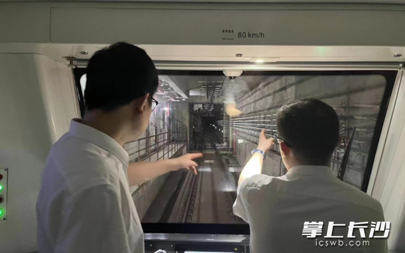 作业人员充分利用非运营时间，开展测试。