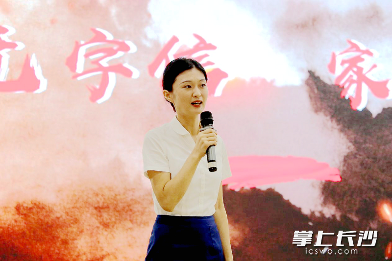 宣讲员在宣讲。 均为长沙晚报通讯员李炼摄 宣讲员在宣讲。 均为长沙晚报通讯员李炼摄