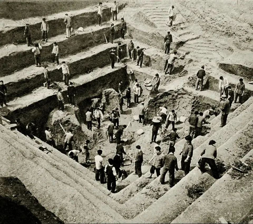 1972年，马王堆一号墓发掘现场。