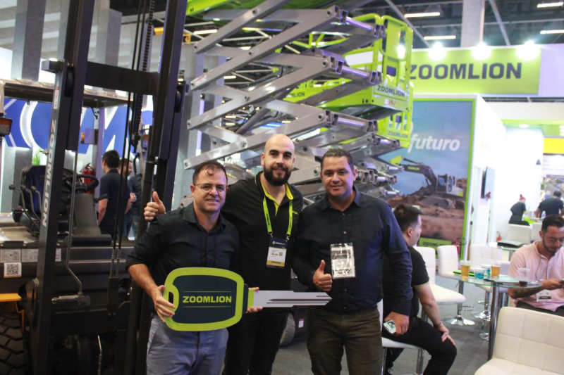 中联重科产品深受当地客户的认可。长沙晚报通讯员 李家宇 供图