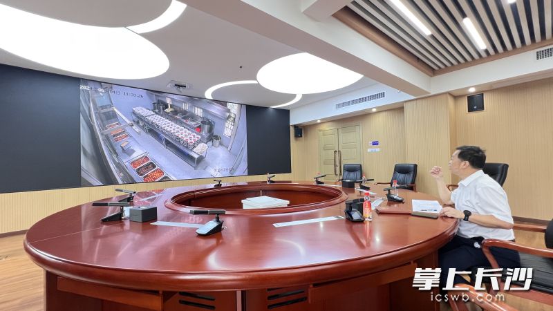 长沙市市场监管部门通过信息化系统对校园食堂安全进行全天侯监管。长沙晚报全媒体记者 周辉霞摄
