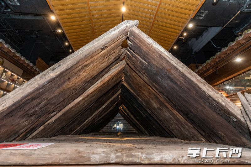 位于原财贸医院考古工地旁印象城潭州市集的宋代涵渠遗址陈列馆。长沙晚报全媒体记者 董阳 摄