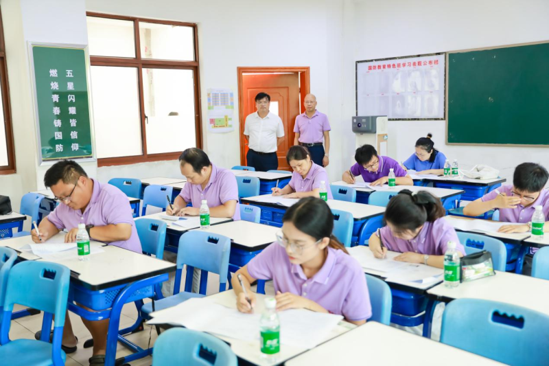 学校党委书记陈迪勋、副校长汪训贤巡考。