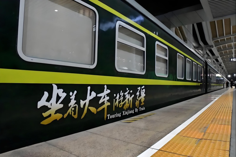 长沙晚报“一起阅山河·文旅中国行”栏目推出9月27日出发的“东疆+西疆+南疆+北疆+独库公路最美段+甘南+直达空调旅游专列19日游”。均为资料图片