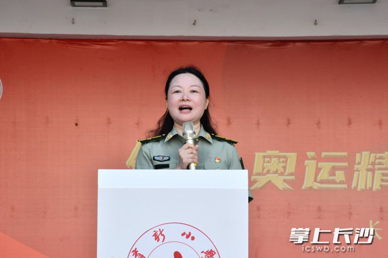 校长杨娜开启新学期第一讲。