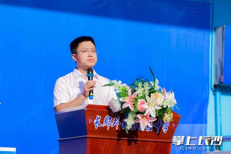 长郡外国语实验中学校长葛东伟以“理性看待输赢，做成长的智者”为题，与同学们分享了有关输赢的思考。受访者供图