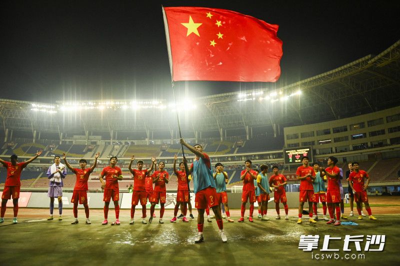 中国U21队2-1战胜越南U21队。   均为长沙晚报全媒体记者王志伟、黄启晴摄