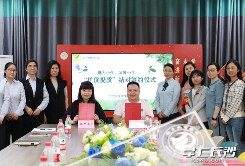 丁君囡是“雨花教育金牌阅读推广人”，其倡导的“大阅读联盟”吸引了省内42所学校加盟。