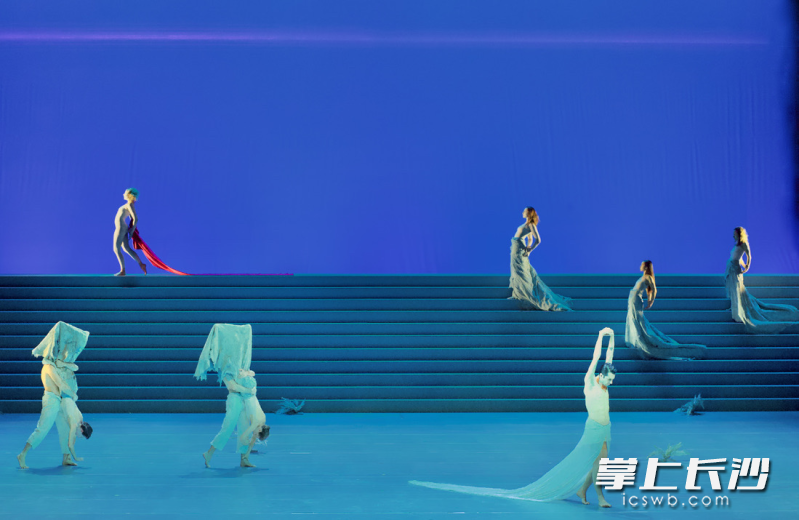 《天梯》剧照。均为梅溪湖国际文化艺术中心大剧院 供图