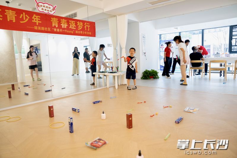 妇女儿童活动中心进社区，拿出办公场地给孩子们专享。