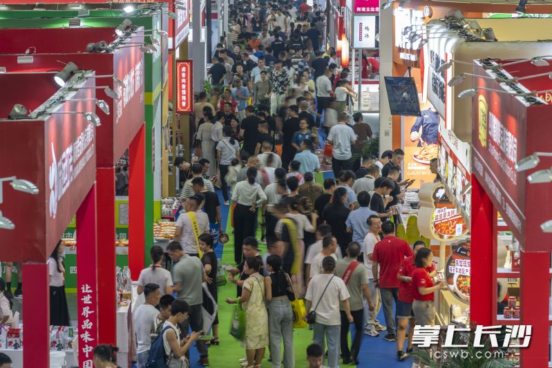 食餐会人气爆棚。均为长沙晚报全媒体记者 周数邑 摄