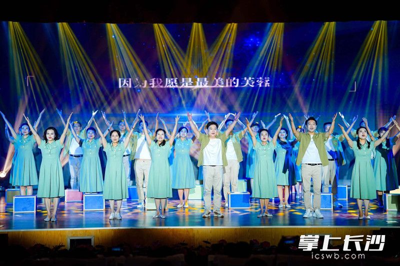 今日下午，芙蓉区庆祝第40个教师节暨师德大课堂活动在长沙市一中双语实验学校举行。 通讯员供图