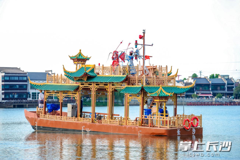 以古典之礼，许一世之约，中式浪漫与今朝心动同频共振。