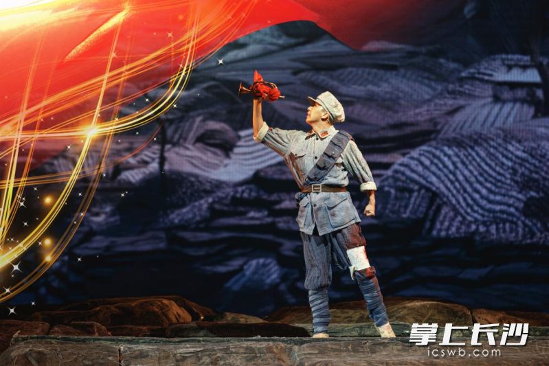 音乐剧《花儿与号手》剧照。 均为资料图片