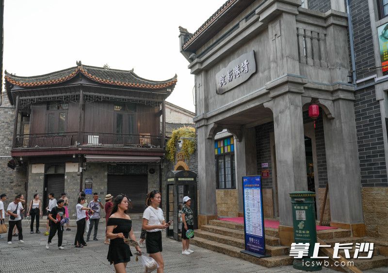 靖港影院。