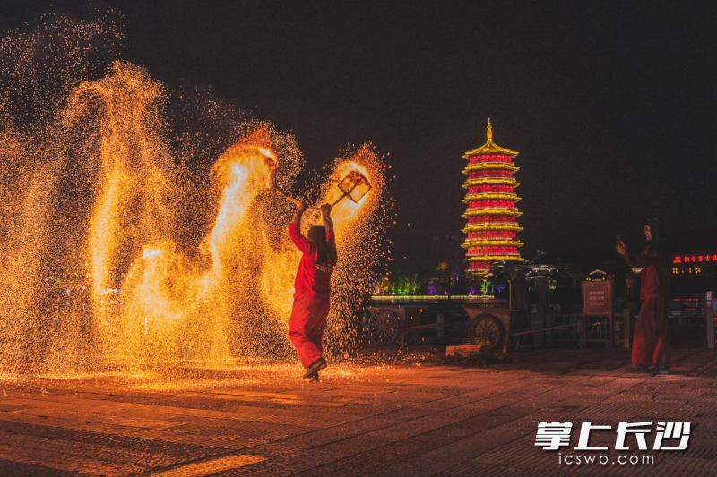 打铁花。