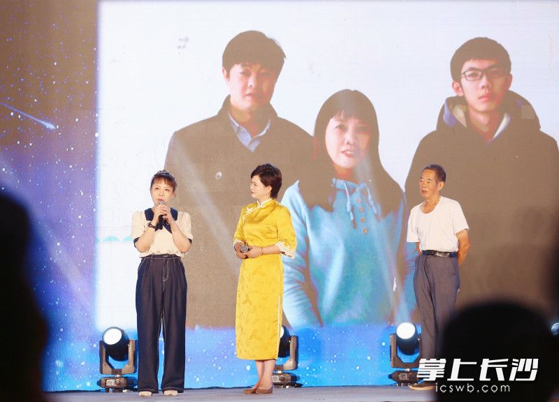 杨柳村北大学子家长分享与孩子共同成长的心得。 均为长沙晚报全媒体记者颜开云摄