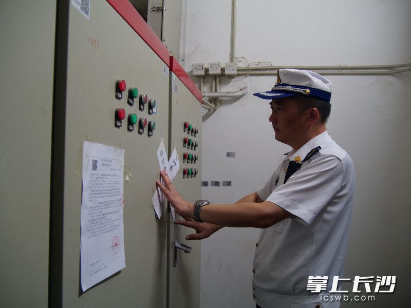 望城区一电子商务公司因违规储存易燃易爆商品被依法临时查封。长沙晚报通讯员供图