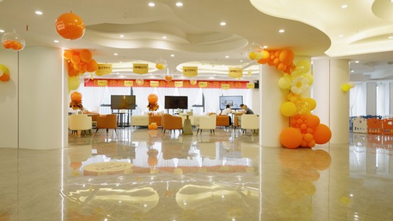 金煌长沙洋湖旗舰店装扮一新，迎接节日到店客户