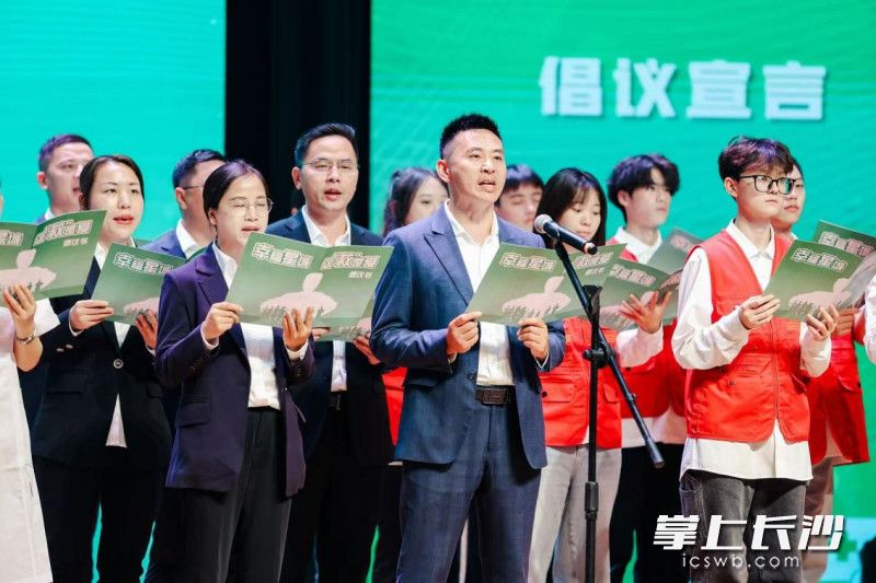 当日现场发起《急救倡议》，呼吁更多人关注和了解急救知识。