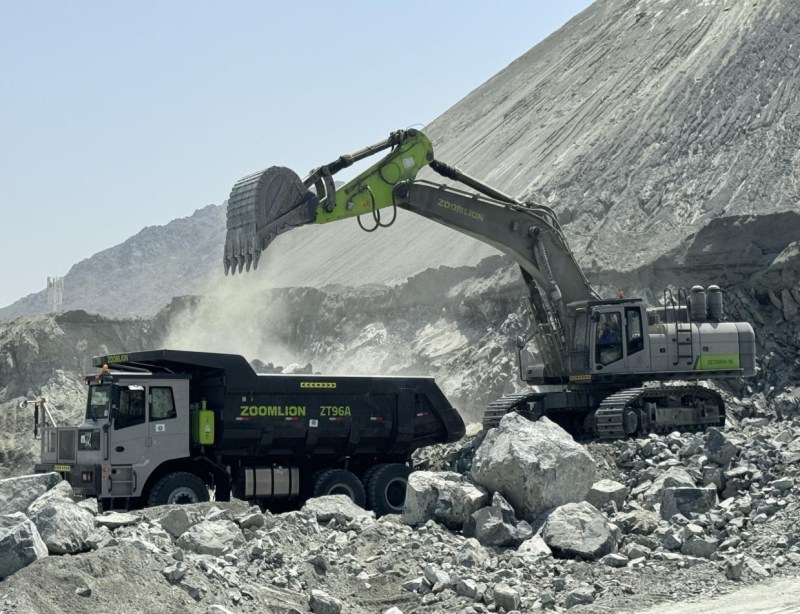 中联重科矿山机械在阿联酋施工。长沙晚报通讯员　杨牧意供图