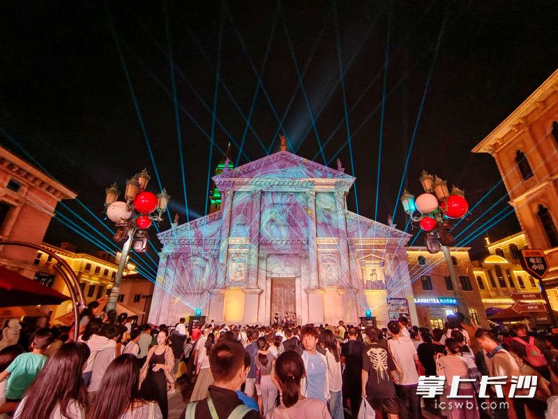绚丽的星尘魅影光影秀。