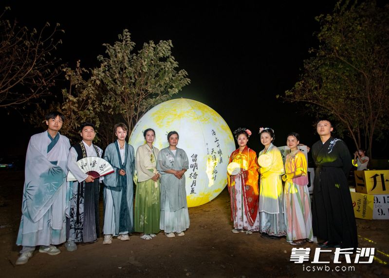 活动中坚持人人都是运营官、人人都是服务员、人人都是NPC，让本地群众充当主角。