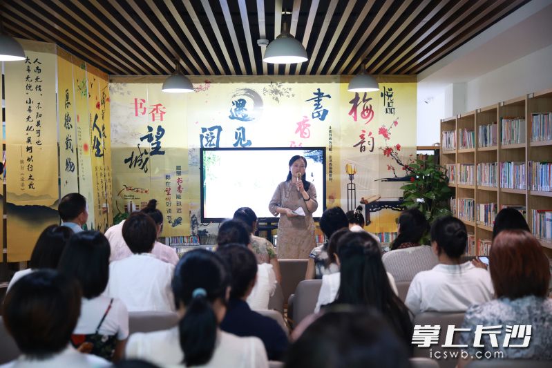 阮梅向大家讲述4部作品的创作历程。