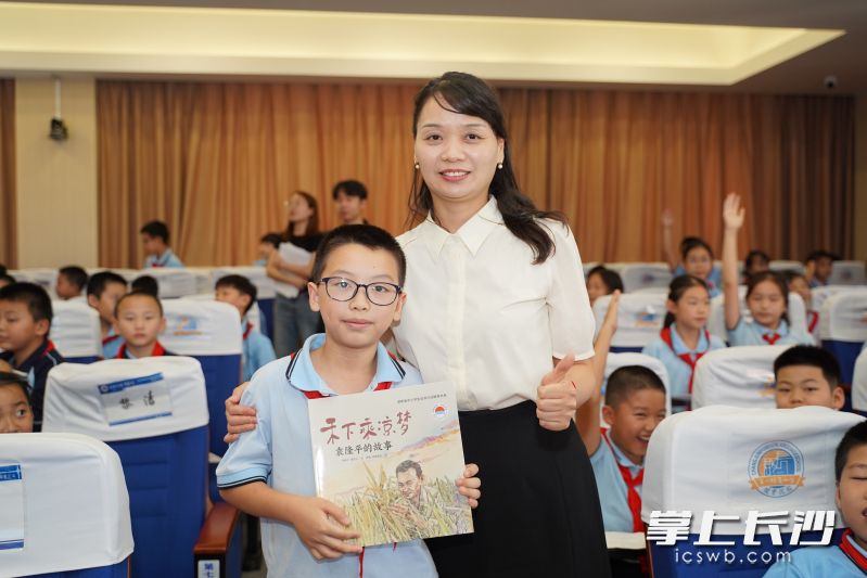师生同堂其乐融融，沉浸式共读收获满满。