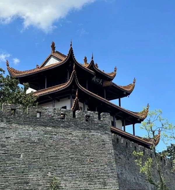 天心阁更是一个文化的高地，阁里很多的牌匾对联都与长沙城的历史与文化相关。天心融媒 供图