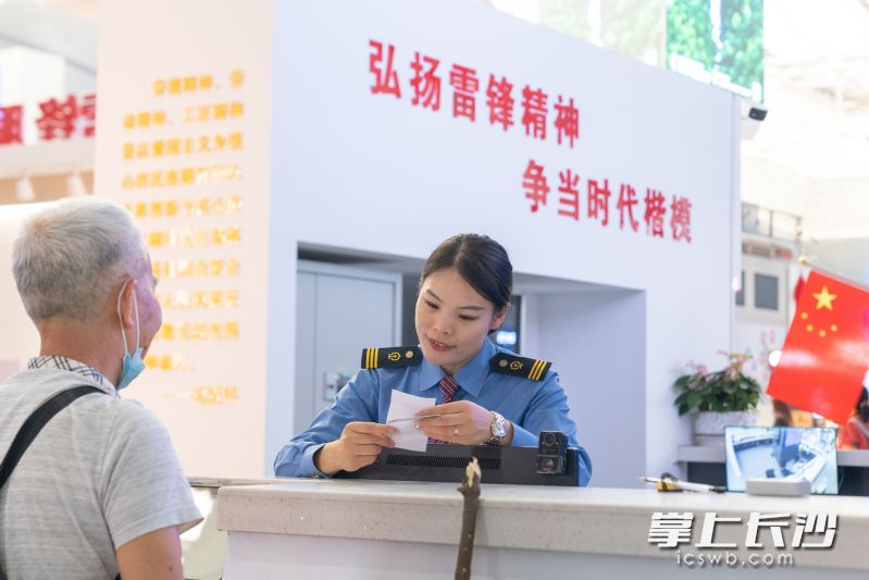 针对旅客出行火热的状况，长沙南站优化各项服务措施。