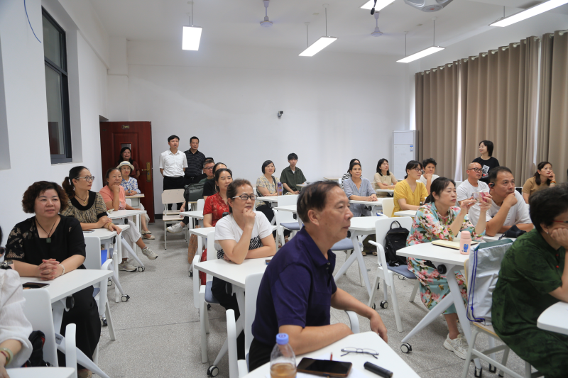 专家组进入“爱晚”学习奥课堂观摩。长沙晚报通讯员 刘熊 摄