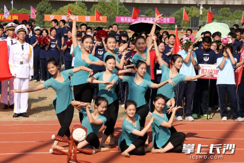 开幕式上的精彩表演。