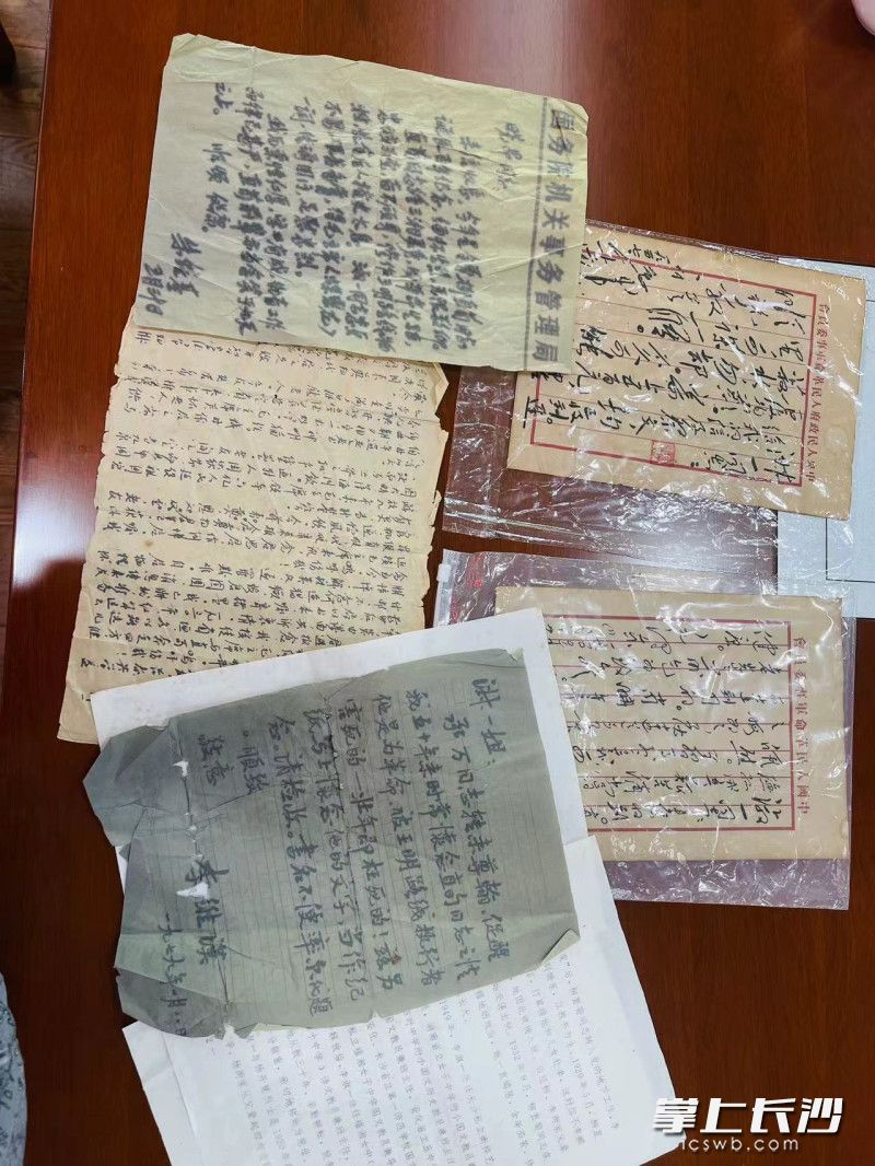 捐赠的部分物件。长沙晚报全媒体记者 岳霞 摄