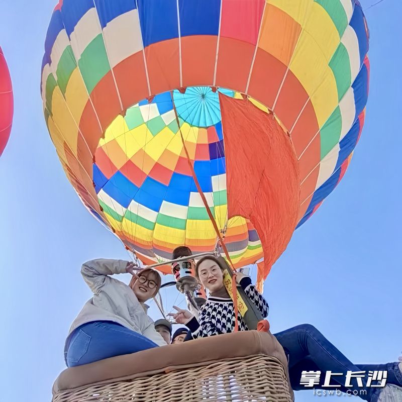 灰汤温泉旅游度假区热气球活动。 灰汤温泉旅游度假区热气球活动。